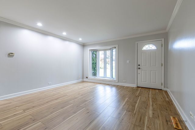 533 Cherry Lane, Glenview, IL 60025