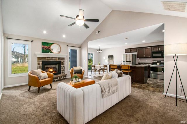 2146 Lindenwood Avenue, Warsaw, IN 46580