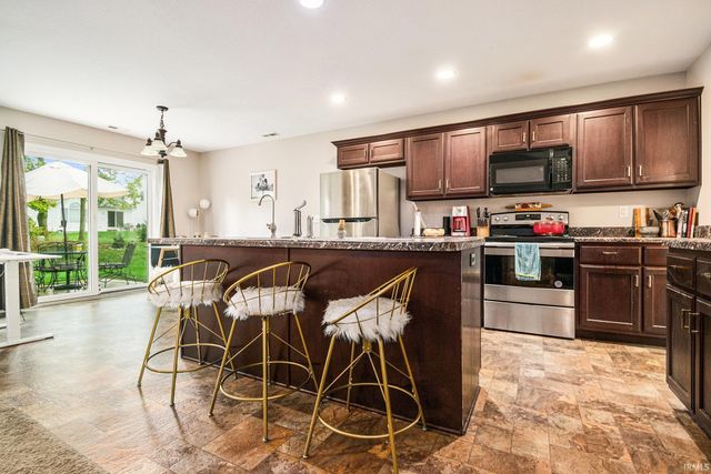 2146 Lindenwood Avenue, Warsaw, IN 46580