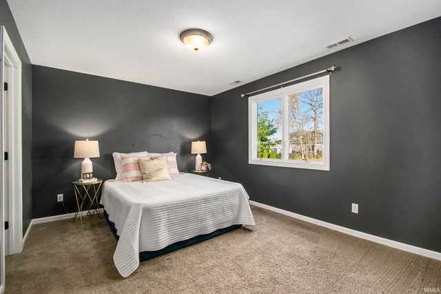 2146 Lindenwood Avenue, Warsaw, IN 46580