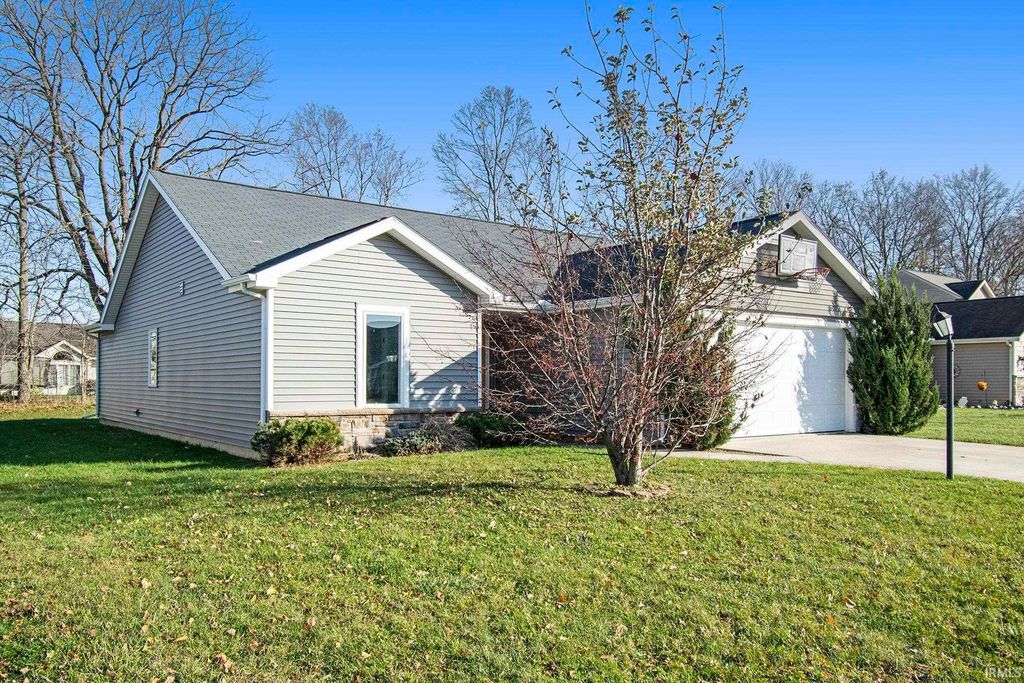2146 Lindenwood Avenue, Warsaw, IN 46580