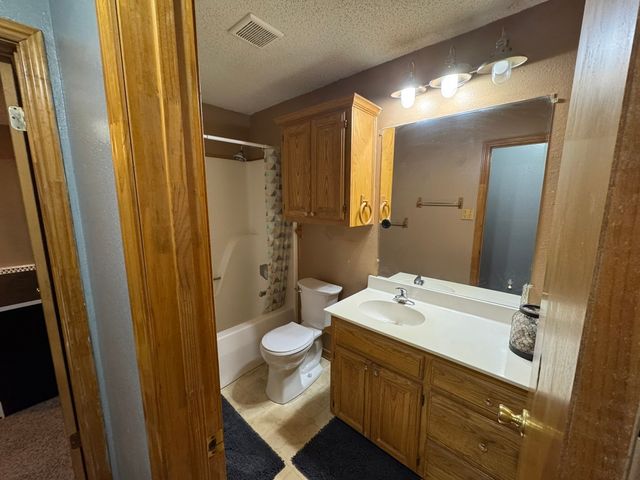 705 E James Street, Wills Point, TX 75169