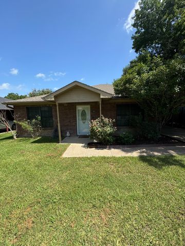 705 E James Street, Wills Point, TX 75169