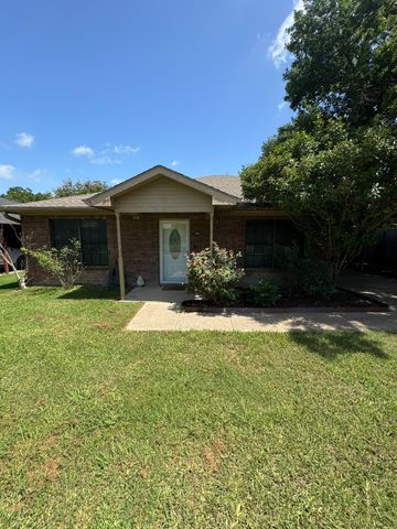 705 E James Street, Wills Point, TX 75169