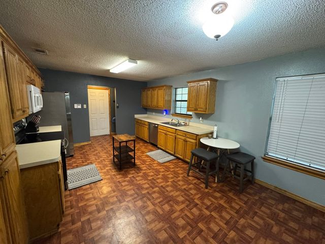 705 E James Street, Wills Point, TX 75169