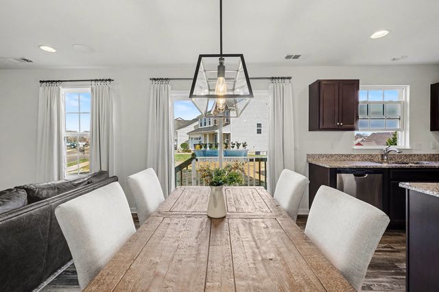 2813 Winterberry Dr, Columbia, TN 38401