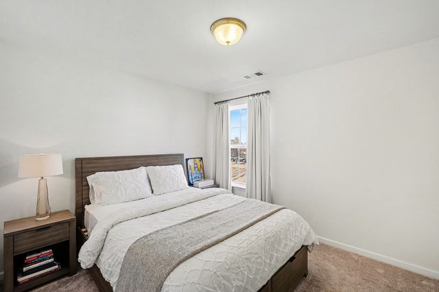 2813 Winterberry Dr, Columbia, TN 38401