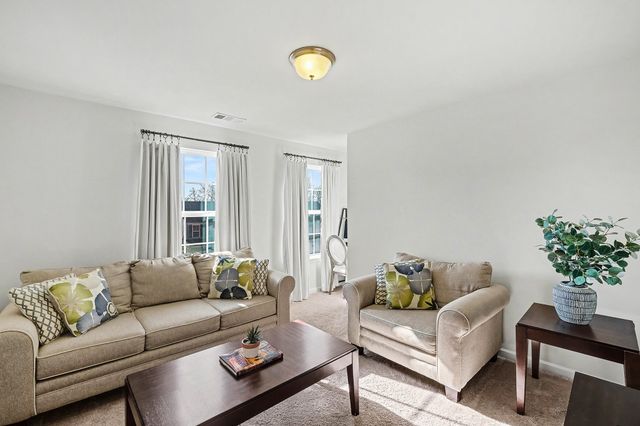 2813 Winterberry Dr, Columbia, TN 38401