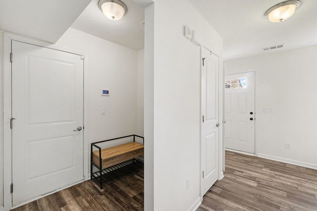 2813 Winterberry Dr, Columbia, TN 38401