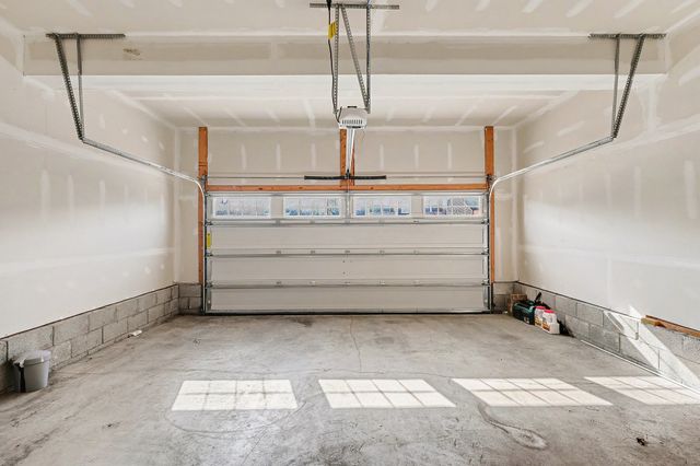 2813 Winterberry Dr, Columbia, TN 38401