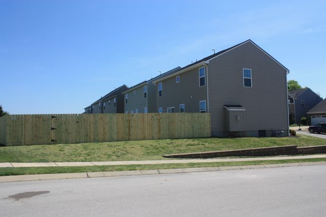 2813 Winterberry Dr, Columbia, TN 38401