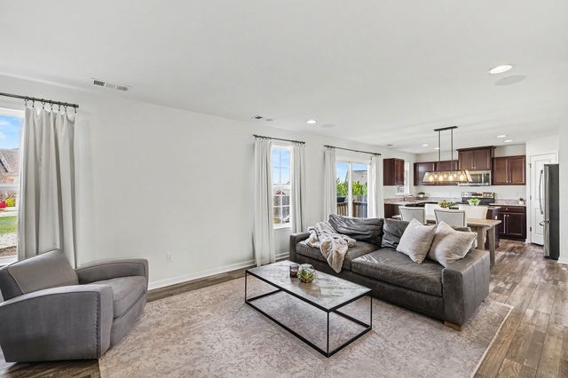 2813 Winterberry Dr, Columbia, TN 38401