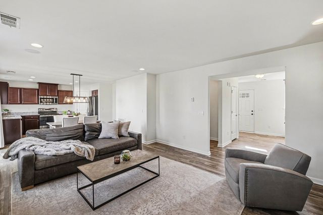 2813 Winterberry Dr, Columbia, TN 38401