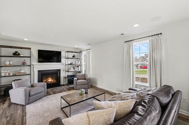 2813 Winterberry Dr, Columbia, TN 38401