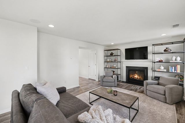 2813 Winterberry Dr, Columbia, TN 38401