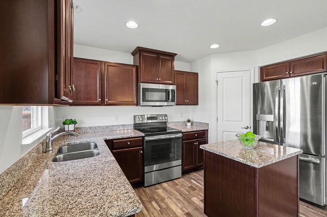 2813 Winterberry Dr, Columbia, TN 38401