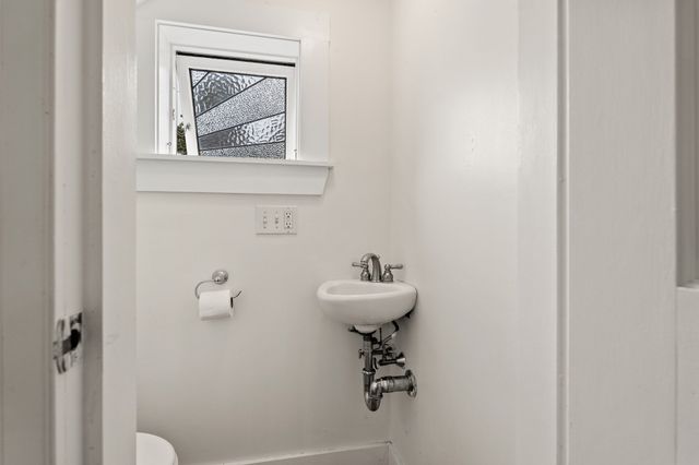 1105 Washington, Gloucester, MA 01930