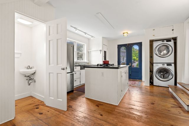 1105 Washington, Gloucester, MA 01930