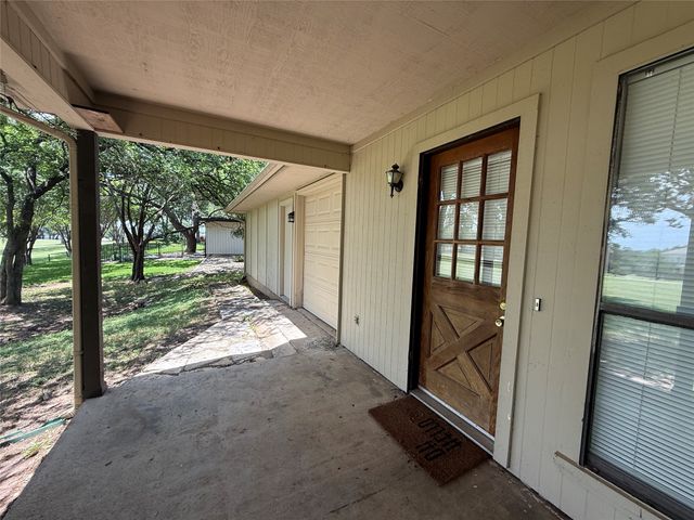 4011 Fairway Drive, De Cordova, TX 76049