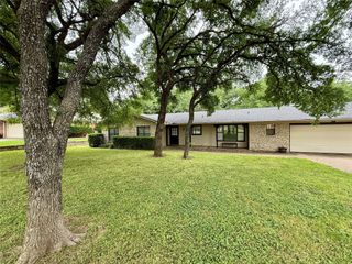 4011 Fairway Drive, De Cordova, TX 76049