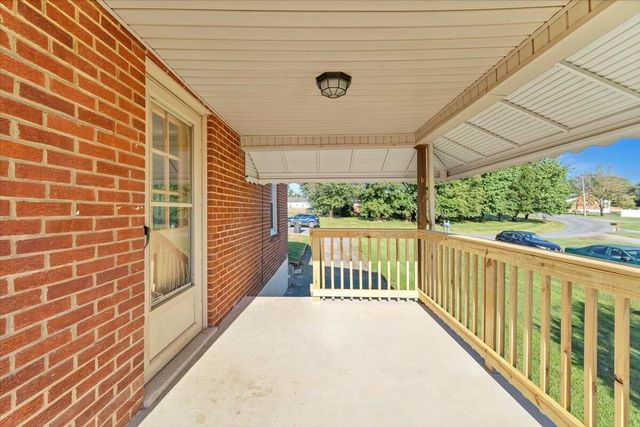 210 Post RD, Roanoke, VA 24019