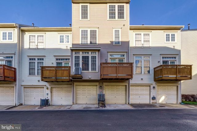5820 PEARSON LN, Alexandria, VA 22304