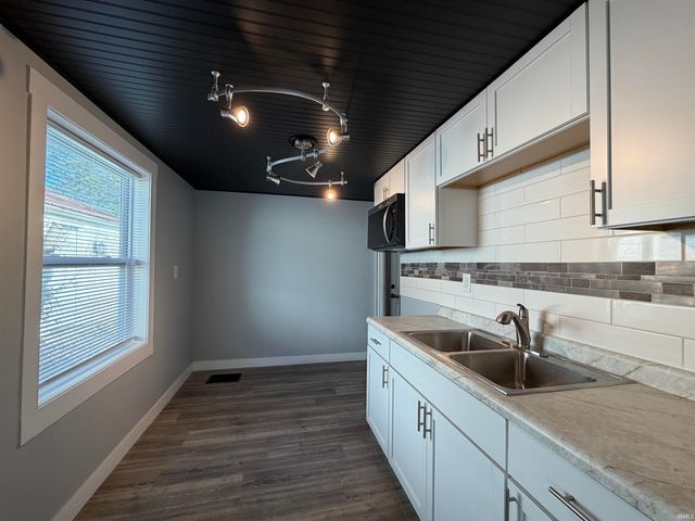 1105 W Rose Street, South Bend, IN 46616