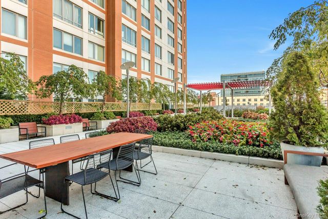 138-35 39th Avenue 14M, Flushing, NY 11354