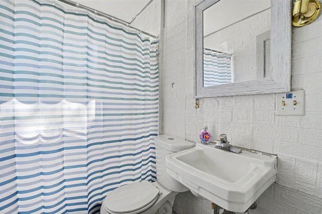 1336 Beechwood Street, Grand Rapids, MI 49505