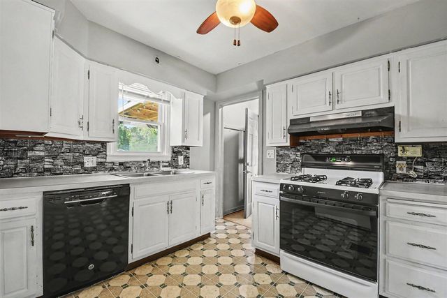 1336 Beechwood Street, Grand Rapids, MI 49505