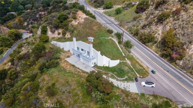 2411 N Topanga Canyon Boulevard, Topanga, CA 90290
