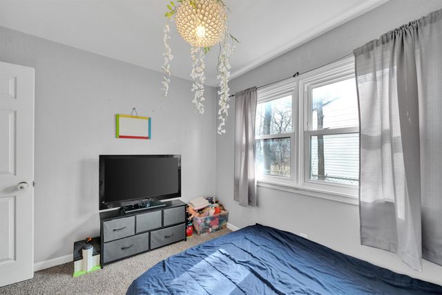 144 Wire Ave, Haysville, KS 67060