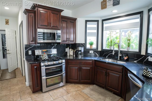 18424 Opal Drive, Macomb Township, MI 48042