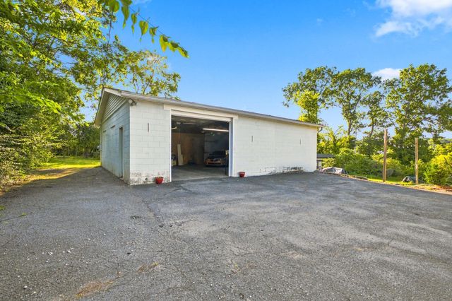 106 River Rd, Hendersonville, TN 37075