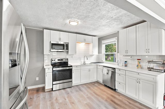 106 River Rd, Hendersonville, TN 37075
