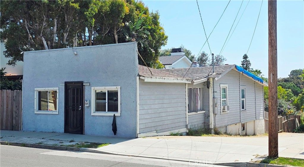 405 Ardmore Avenue, Hermosa Beach, CA 90254