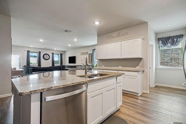 13770 Wincrest Dr, Walker, LA 70785