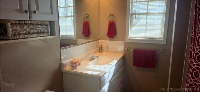 410863 E 1211 Road, Eufaula, OK 74432