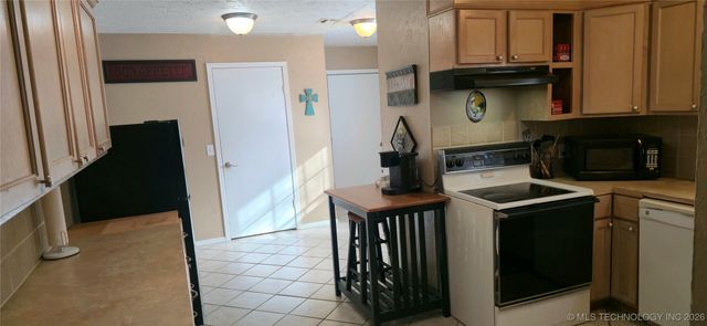 410863 E 1211 Road, Eufaula, OK 74432