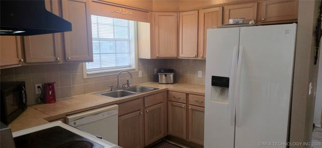 410863 E 1211 Road, Eufaula, OK 74432