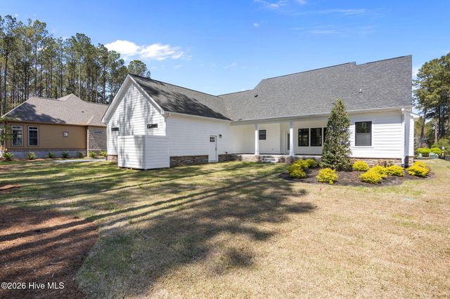 389 Crow Creek Drive NW, Calabash, NC 28467