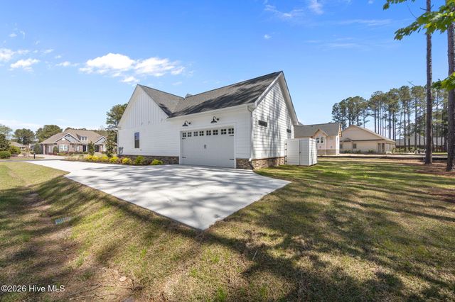 389 Crow Creek Drive NW, Calabash, NC 28467