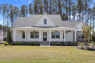 389 Crow Creek Drive NW, Calabash, NC 28467
