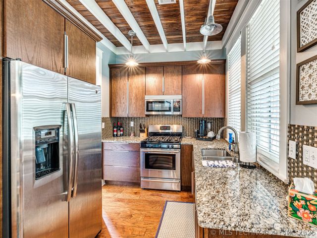 39 Boardwalk Street, Carlton Landing, OK 74432