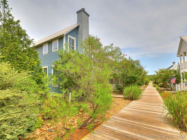 39 Boardwalk Street, Carlton Landing, OK 74432