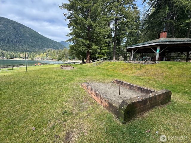 300 N Mount Jupiter, Hoodsport, WA 98548