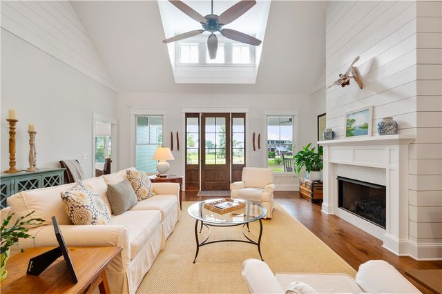 191 Maiden Creek Drive, Waverly, GA 31558