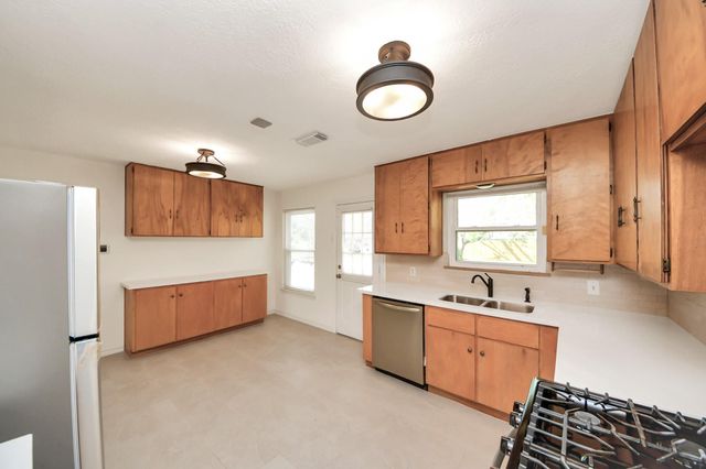 1501 Avenue K, South Houston, TX 77587