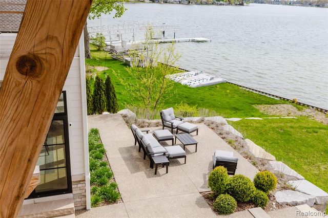 12530 Woodhull Landing, Fenton, MI 48430