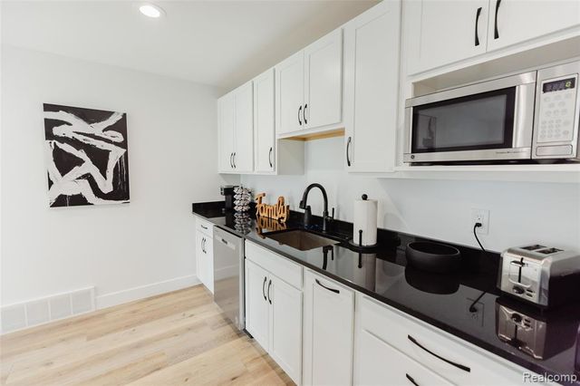 12530 Woodhull Landing, Fenton, MI 48430